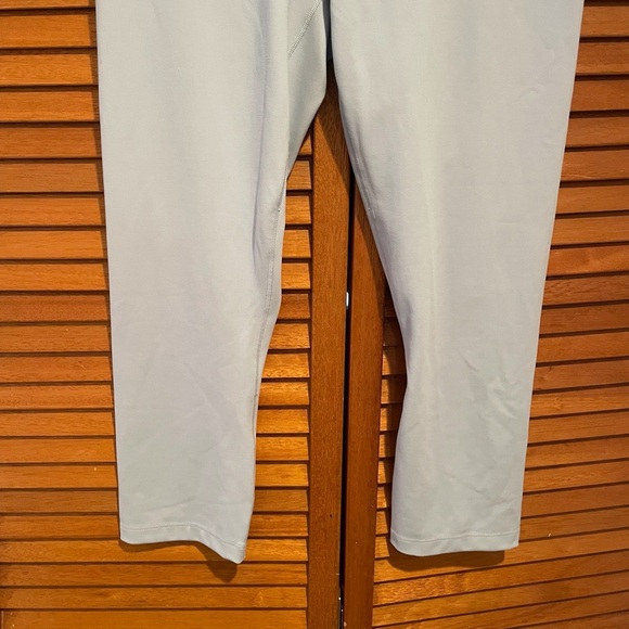 Nike Women’s One Dri-Fit High Waisted Light Blue Cropped Leggings Sz M NWT - Picture 3 of 7
